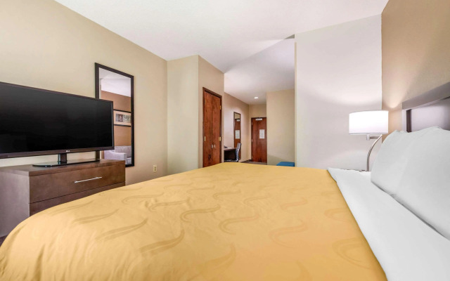 Comfort Inn & Suites Cincinnati Uptown Clifton