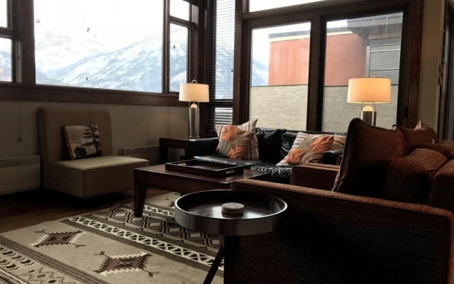 901 Fernie by FCR