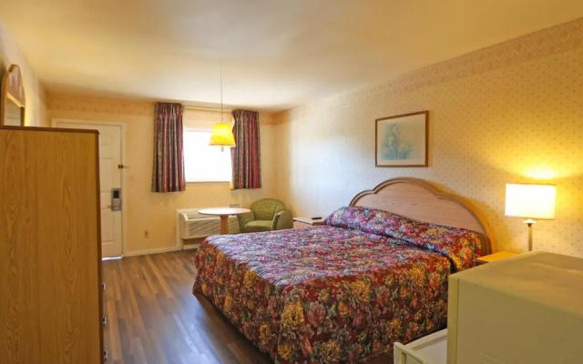 Hotel O Relax Inn Lewisburg near I-64