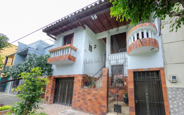 Ayenda Sarayu House