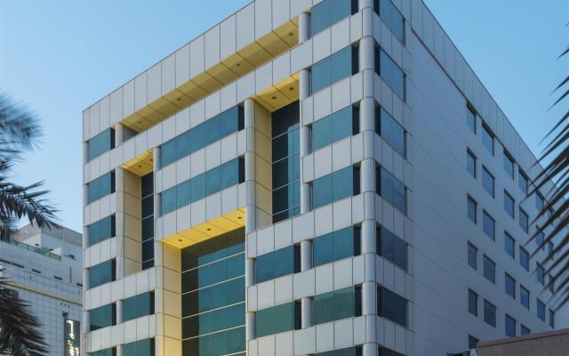 Отель Four Points by Sheraton Bur Dubai вид на фасад