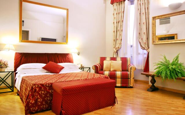 Отель Tornabuoni La Petite Suite комната для гостей