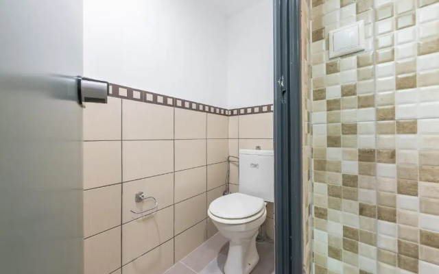Central 3 bdrm apt for 12, Fresh Renovated!