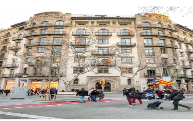 Отель Safestay Passeig de Gracia