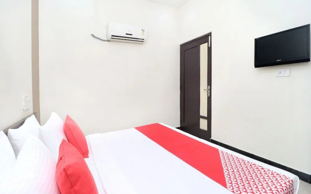 OYO 14860 Hotel Silver Star