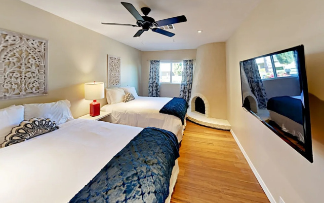E Mariposa Home 4 Bedrooms 2 Bathrooms Home