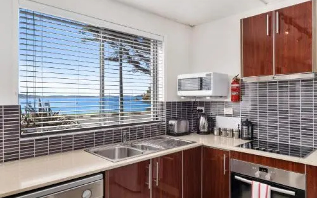 Beachfront Apartment Blackmans Bay