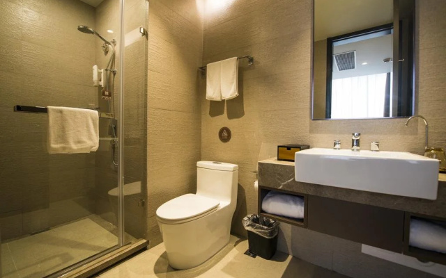 Home Inn Plus Hangzhou Wanda Plaza Motor City