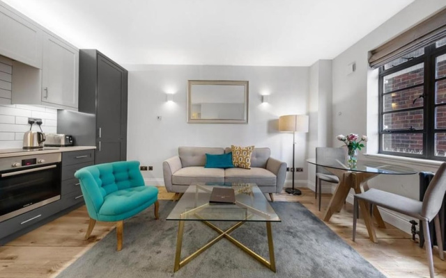 Modern London Nell Gwynn House Apartment