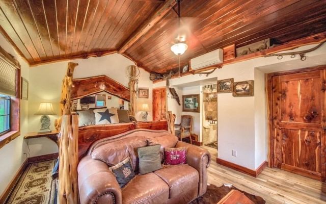 Cedar Bliss Star Cabin