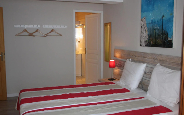 Sunny Chalet in Les Gets with Jacuzzi