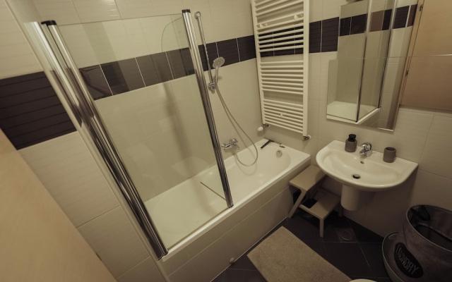 Lola Suite, One Bedroom Place With Free Parking