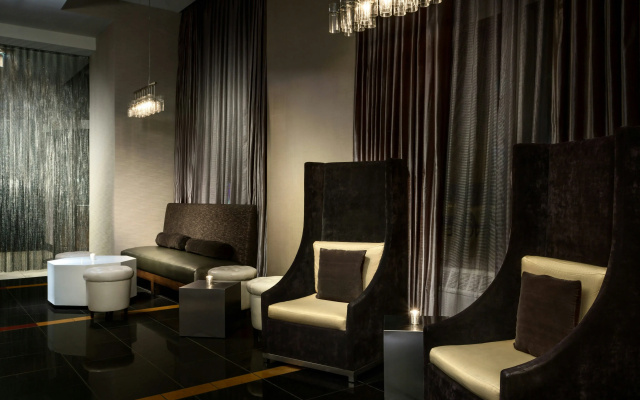 Courtyard by Marriott Chicago Magnificent Mile