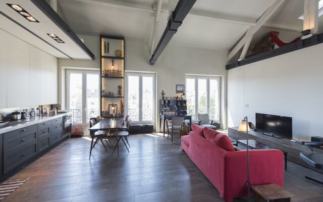 Апартаменты Loft Apartment in the 18th комната для гостей