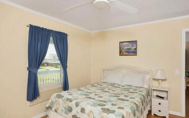 The Hideaway by Oak Island Accommodations