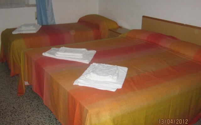 Hotel Carmen Viserba Римини комната для гостей