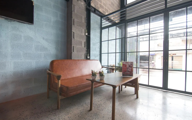 RedDoorz Plus @ Ung Van Khiem Street