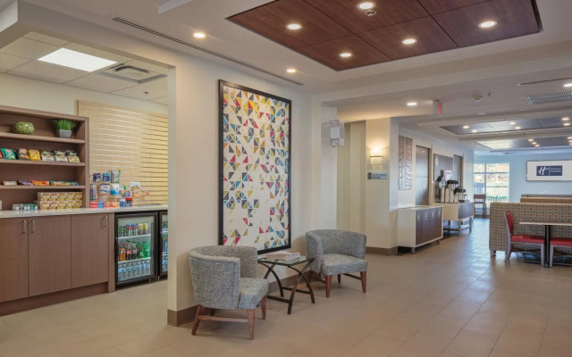 Holiday Inn Express & Suites Belleville by IHG