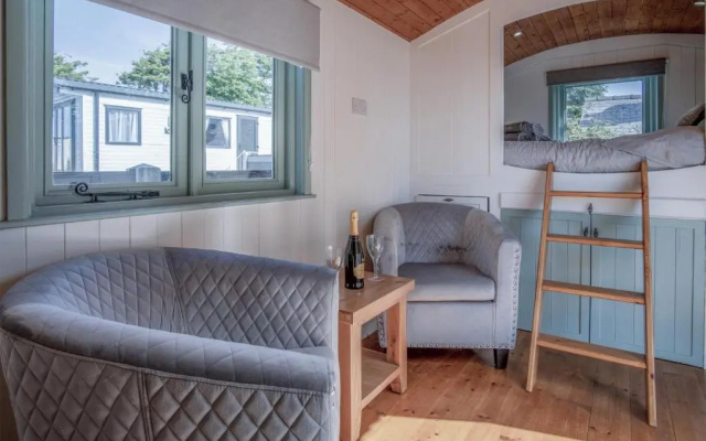 Willow - 1 Bedroom Shepherd's Hut - Amroth