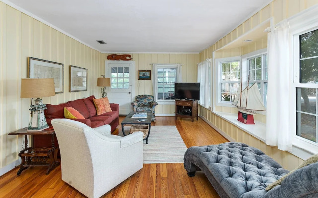 318 Arnold Road by Hodnett Cooper