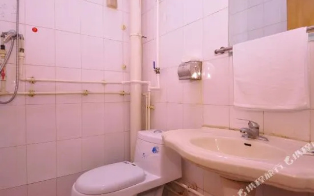 Shengdu Hotel (Forest Park No.2 People's Hospital Branch)