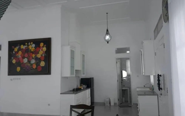 Griya Pamengkang 2 - Colonial House