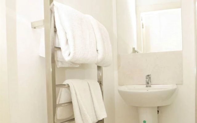 Charles St Serviced Accommodation