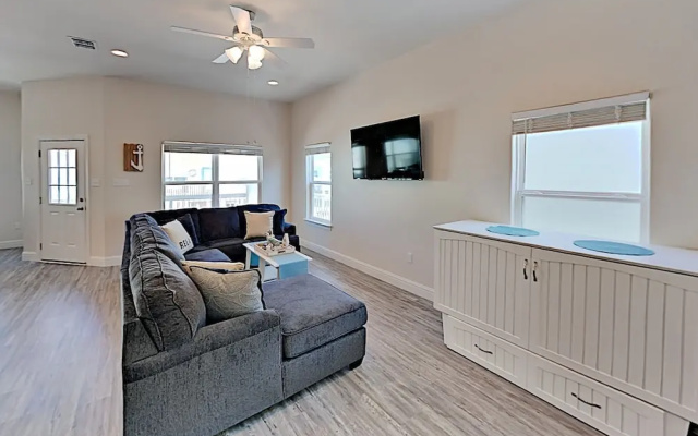 110nnaut 2 Bedroom Home