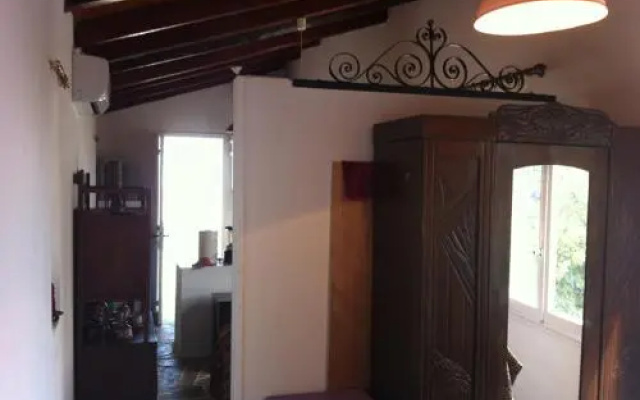 1911 Poros Country Retreat