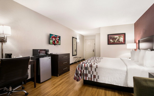 Red Roof Inn & Suites Knoxville East