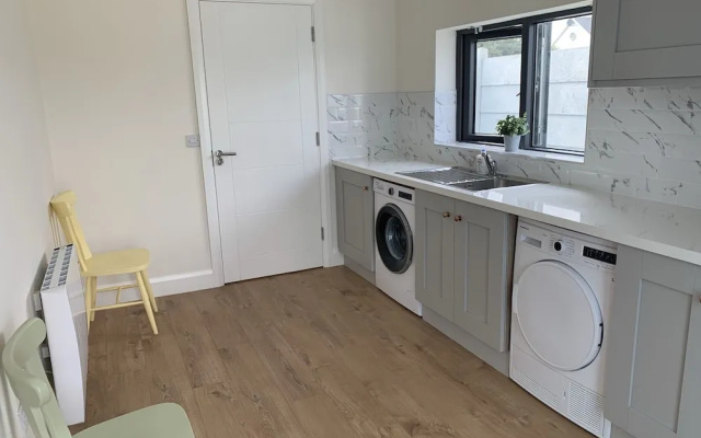 Farm House - Sleeps 7 - Garden - Parking
