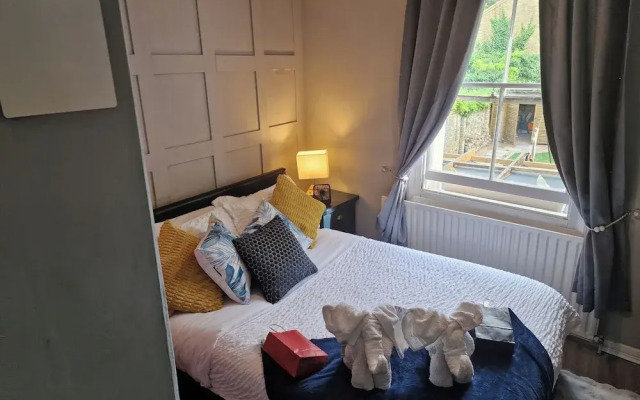 Charming 1-bed Studio Annex,parking,kitchen,wifi