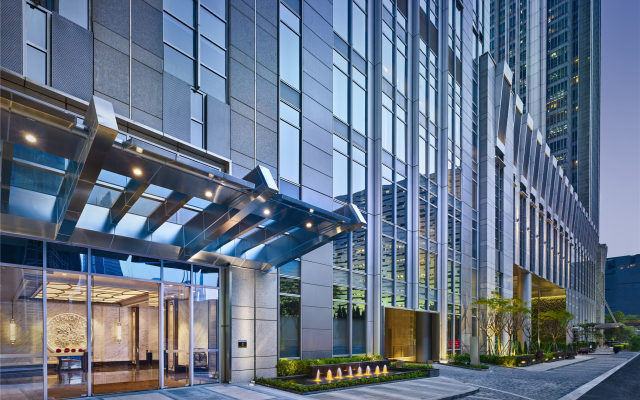 Отель The Ritz-Carlton, Guangzhou вид на фасад