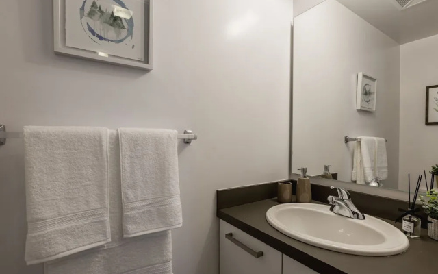 12 York St Condo - Financial District