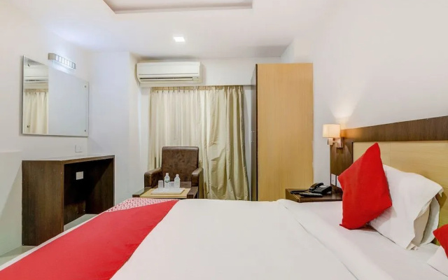 OYO 6383 Hotel Leela Grand Inn