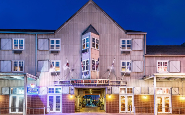 Отель Harbor House Hotel and Marina at Pier 21