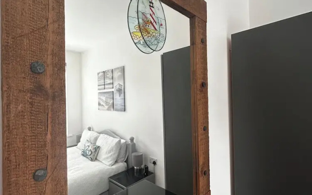 House - Sleeps 6, Pet Friendly & Courtyard