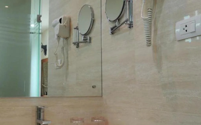 B Hotel
