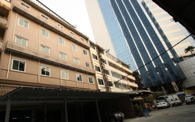 Отель Spnplace Ratchada Таиланд, Бангкок - отзывы, цены и фото номеров - забронировать отель Spnplace Ratchada онлайн вид на фасад
