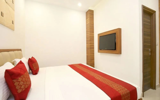 OYO 14392 Hotel Pearl wood