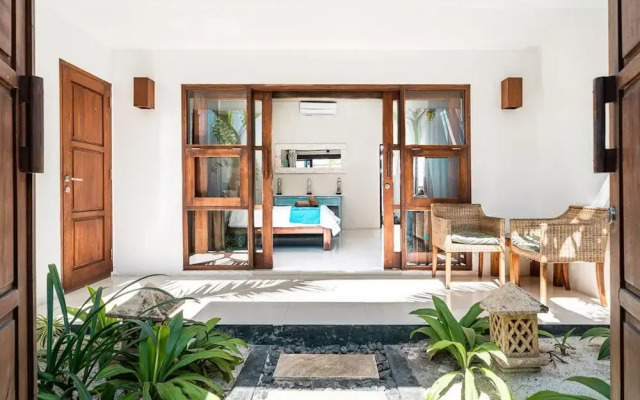 Tir Na Nog Beachfront Resort