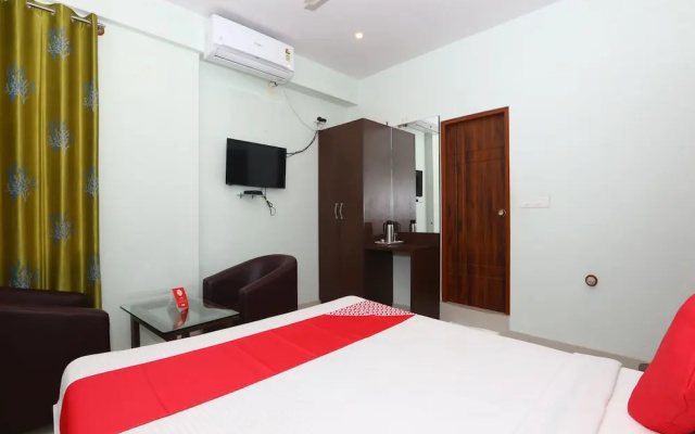 OYO 15725 Golden Residency