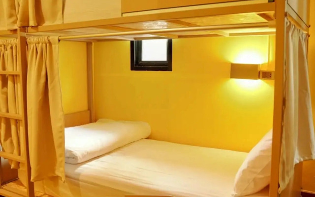 Bed & Beach Hostel Karon