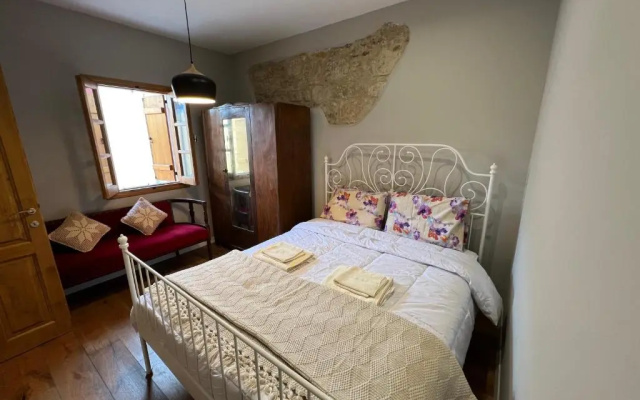 Eftis - Renovated Traditional House