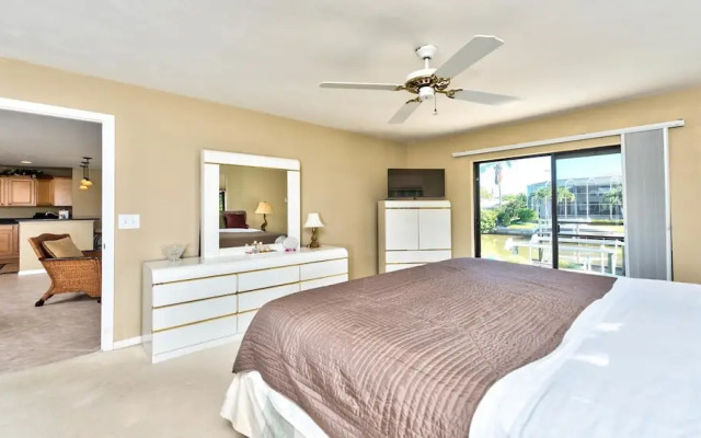 Sirena Waterfront 3 Bedroom Home by NFVH