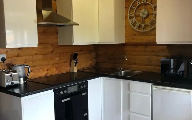 Snowdonia Log Cabin-sleeps 4-garden-pets