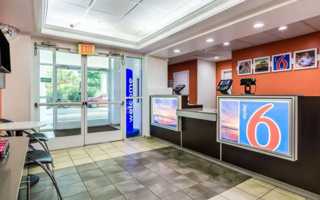 Motel 6 Charlotte 1417