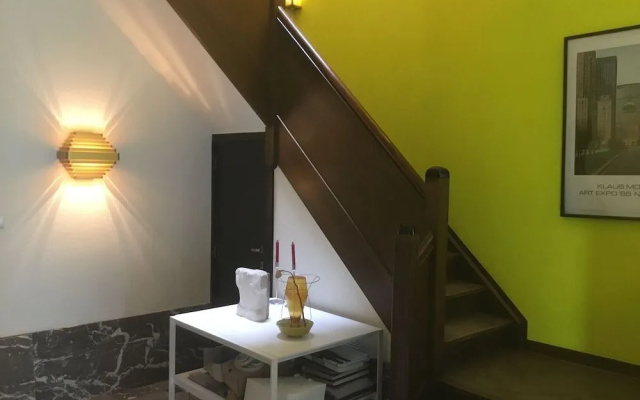 B & B Expohouse