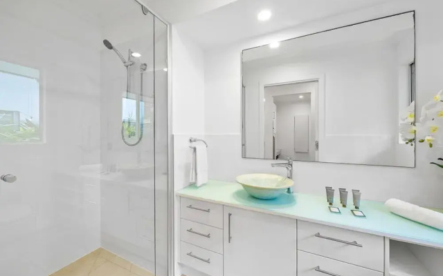 Spacious 3-bed Home With Patio Near Beach