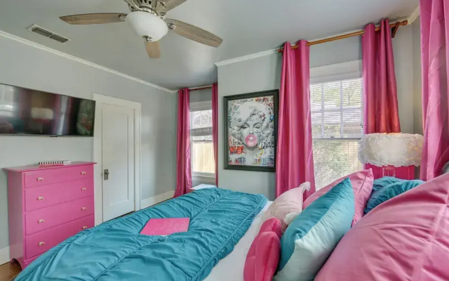 'the Pink Azalea' - Tyler Home w/ Yard + Patio!